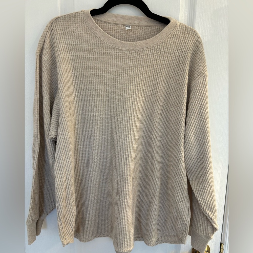 Uniqlo Waffle Knit Scoop Hem Long Sleeve Top (XL)